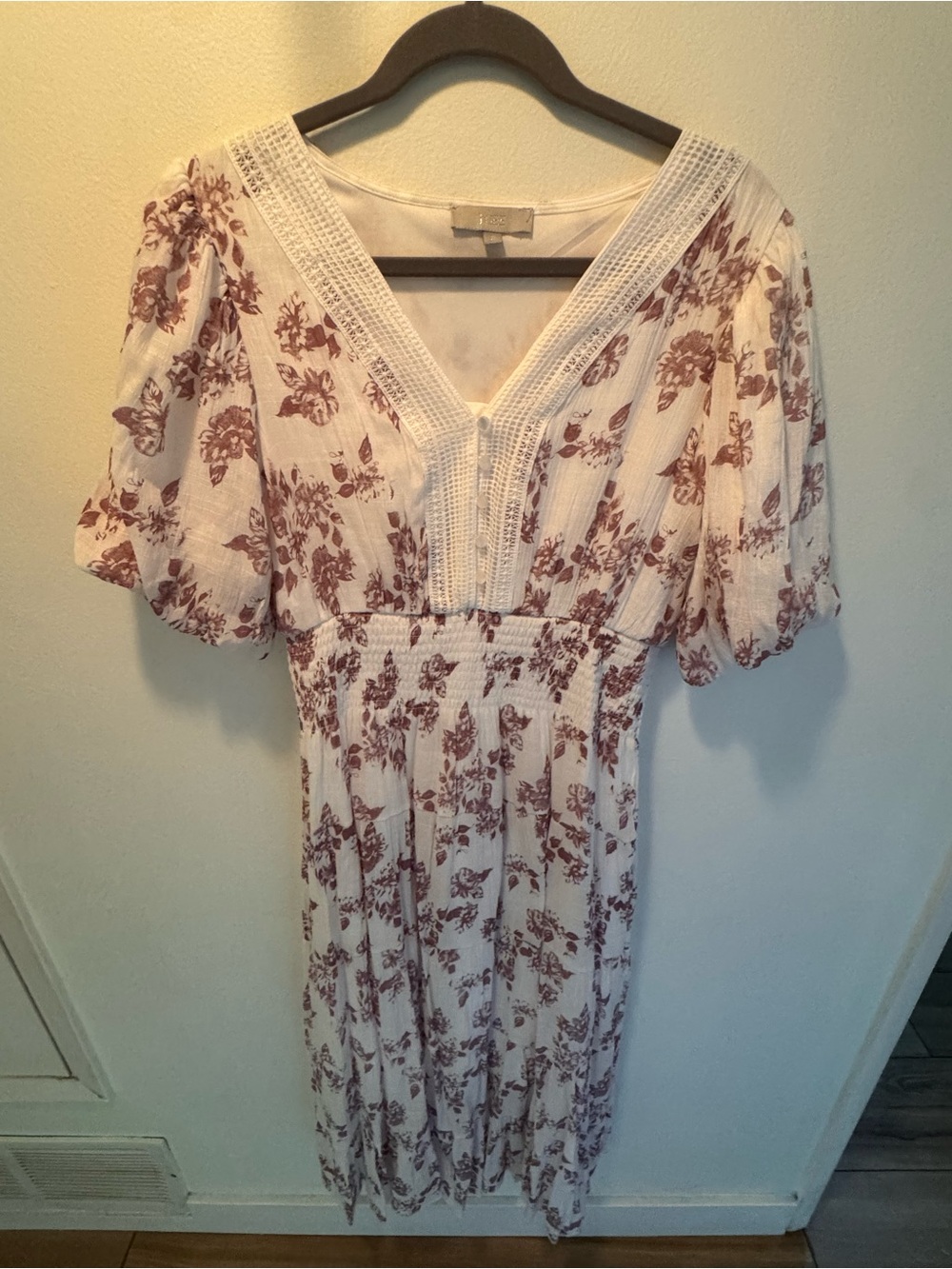White Floral V-Neck Midi Dress with Puff Sleeves - J Gee - Size L